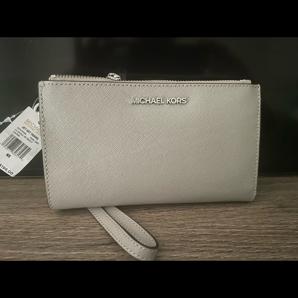 Michael Kors jet set travel wallet